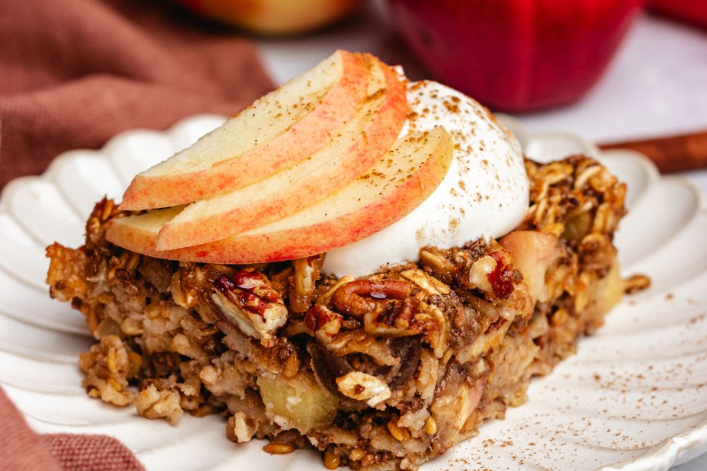 Classic Apple Pie Oatmeal Bake
